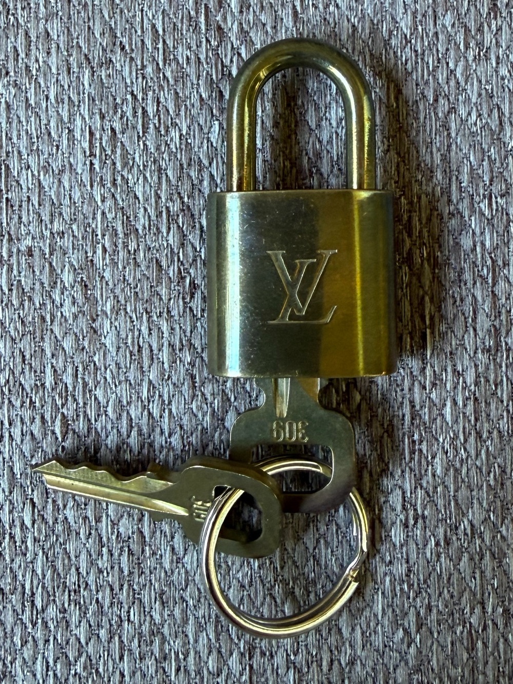 LOUIS VUITTON vintage lock with keys # 309